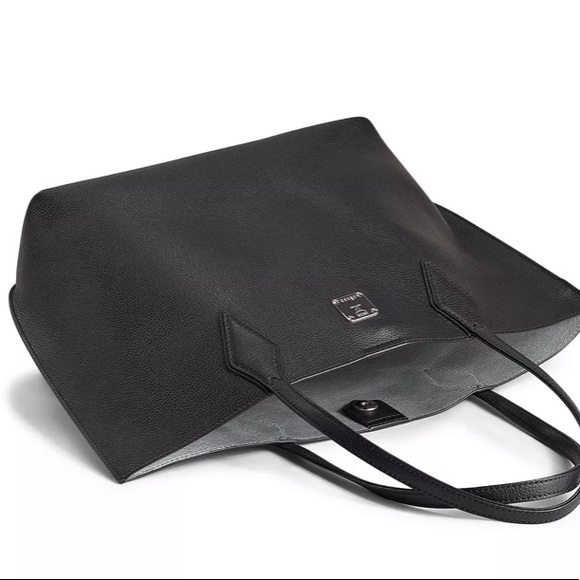 ⛔️SOLD⛔️Authentic MCM two tone Leather tote - Picture 6 of 10